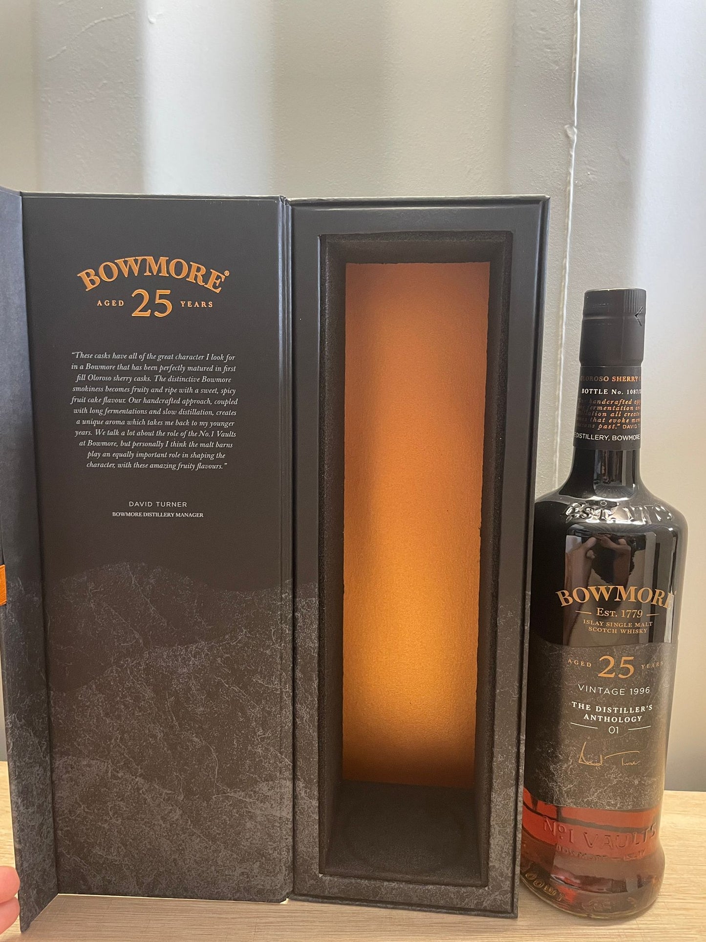 PRE-ORDER BOWMORE 25 YEAR - THE DISTILLER'S ANTHOLOGY 01 - 700ML ABV 50.2% - Cigar & Whisky Cellar