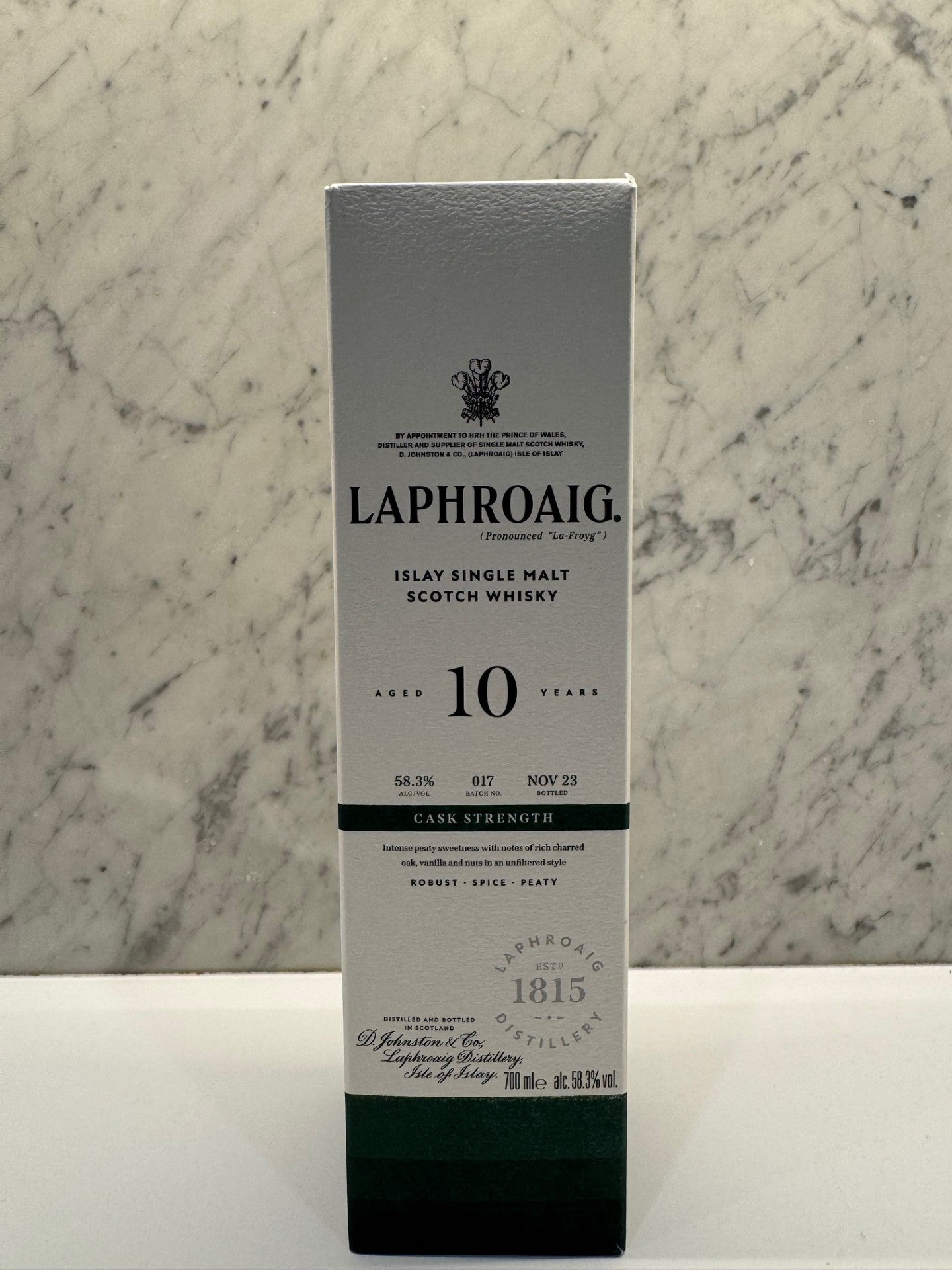 Laphroaig 10 YEAR OLD CASK STRENGTH - BATCH 17 ABV 58.3% - Cigar & Whisky Cellar